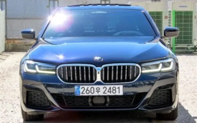5시리즈 (G30) 523d xDrive M 스포츠 BMW 2023/03 136,887km