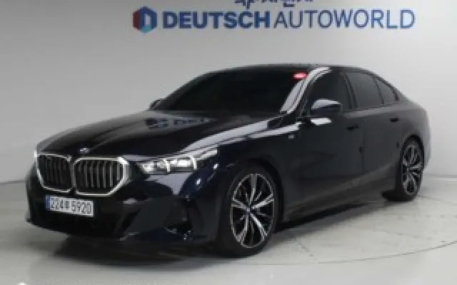 5시리즈 (G60) 530i xDrive BMW 2024/09 8,410km